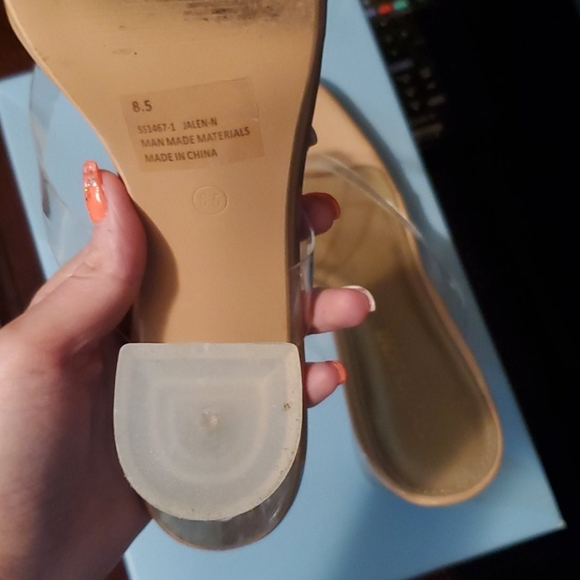 GORGOEUS FASHION NOVA HEELED SANDALS! - Picture 5 of 6